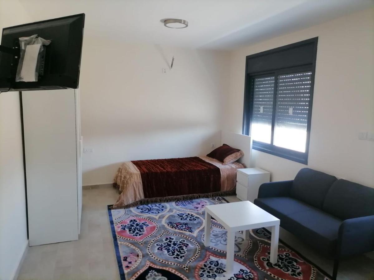 Апартаменти For Women Only - للنساء فقط Umm al-Amad Екстер'єр фото