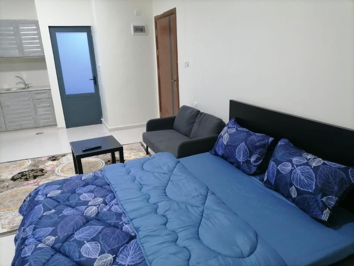Апартаменти For Women Only - للنساء فقط Umm al-Amad Екстер'єр фото