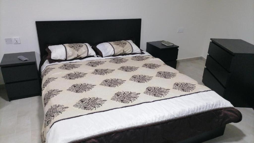 Апартаменти For Women Only - للنساء فقط Umm al-Amad Екстер'єр фото