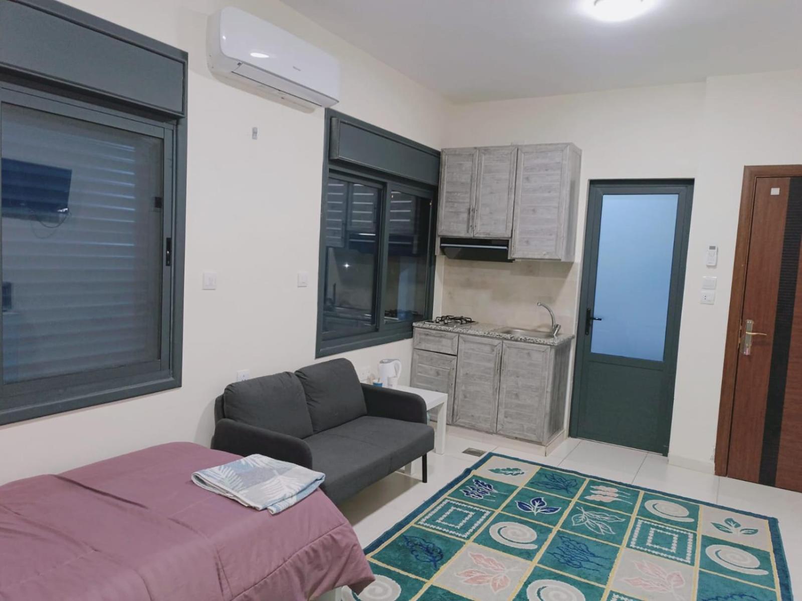 Апартаменти For Women Only - للنساء فقط Umm al-Amad Екстер'єр фото